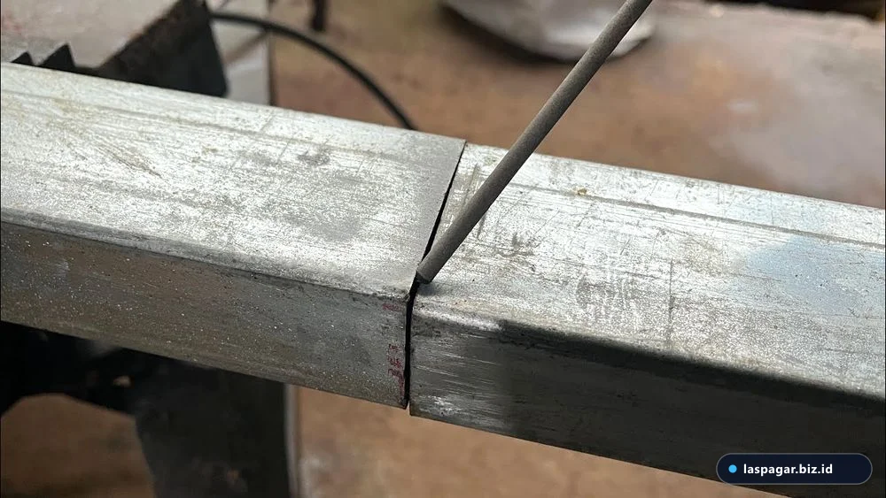 material dan alat untuk membuat rangka besi hollow vertical garden DIY