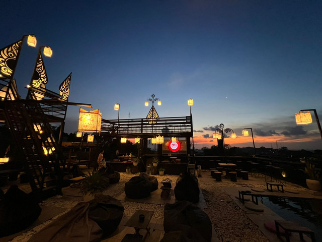 Senja Jingga Cafe
