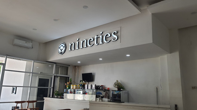 Nineties Salad & Healthy Cafe