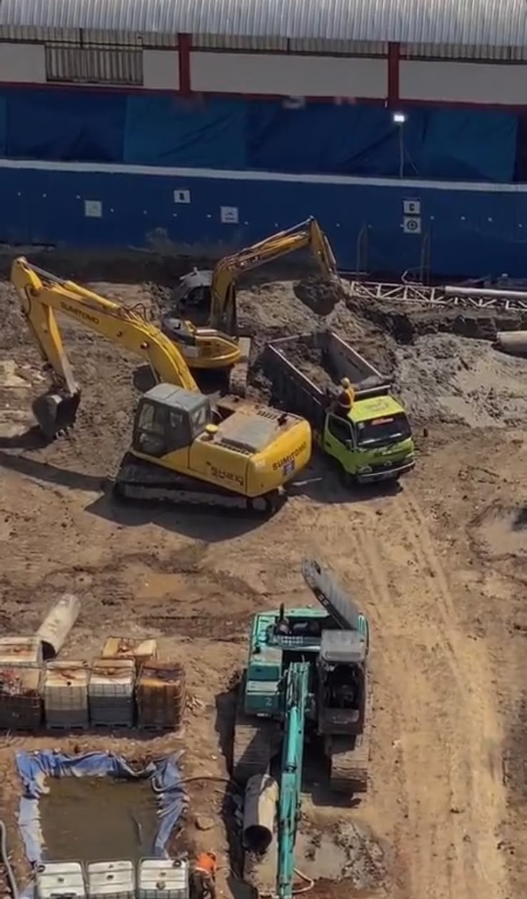 Pembuangan limbah bore pile CV GN PUTRA