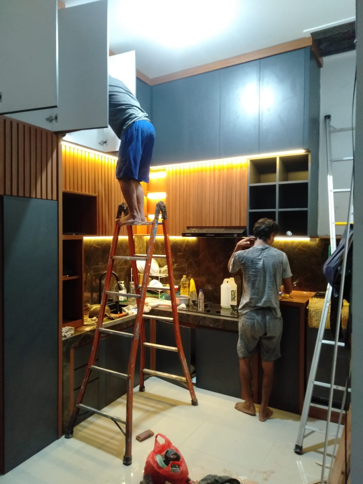 Kitchen Set custom hasil pengerjaan Sofa Depok by Yenia