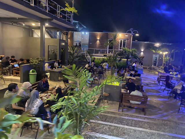TW Cafe & Eatery