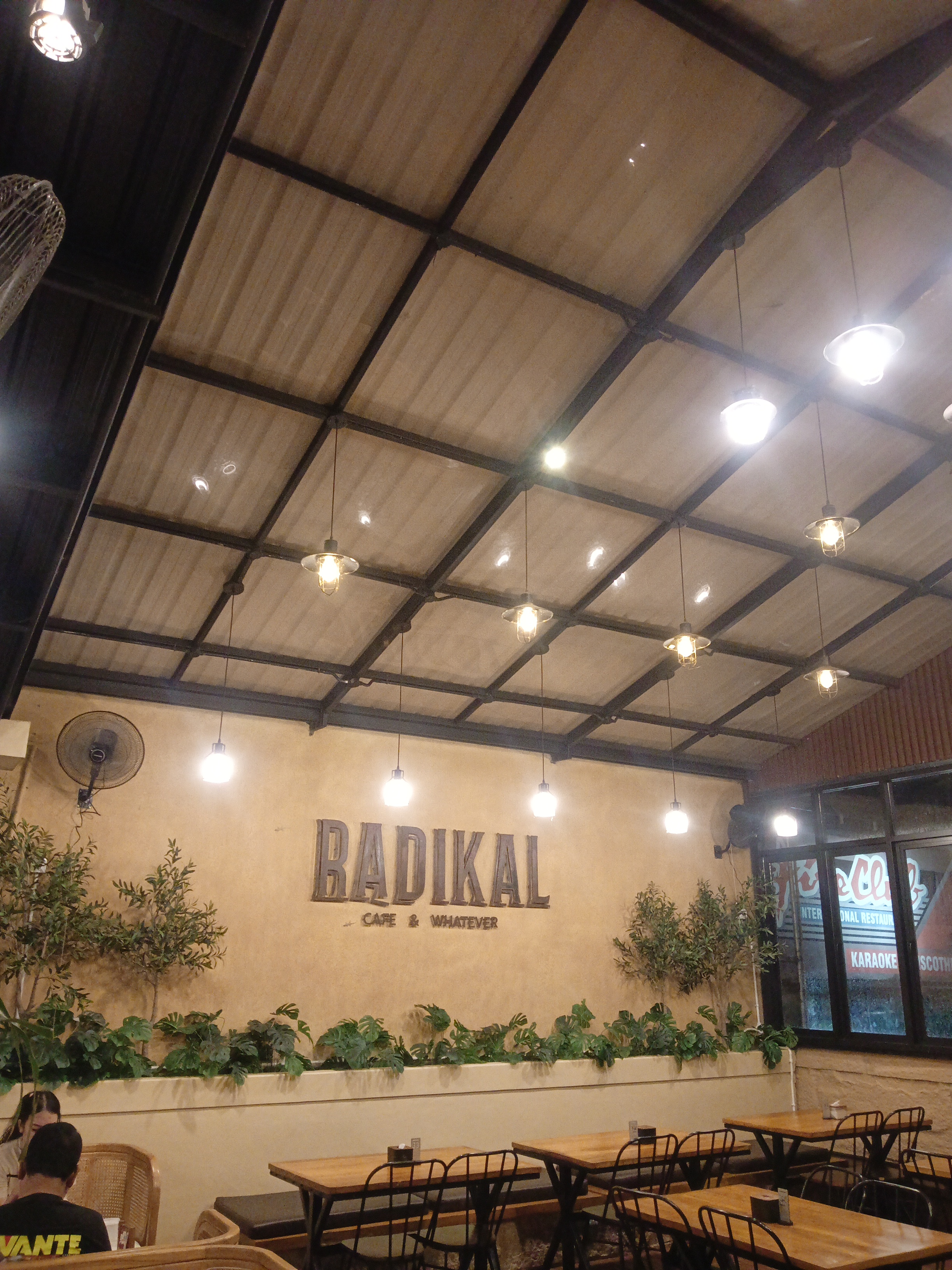 Radikal Cafe & Whatever
