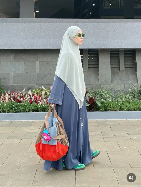 Shebila & Aqila Abaya - Look 2