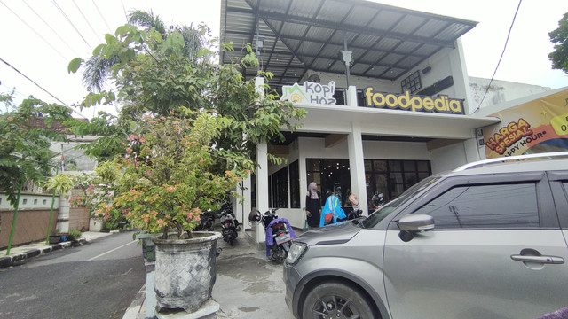 Kopi Hoz coffee shop & eatery
