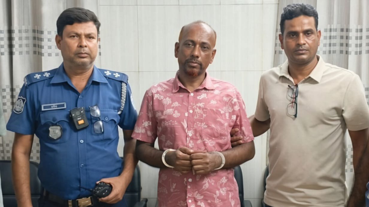 কুলিয়ারচরে হাতকড়াসহ পালানোর ৮ ঘন্টা পর কার্যক্রম নিষিদ্ধ আওয়ামী লীগ নেতা গ্রেপ্তার