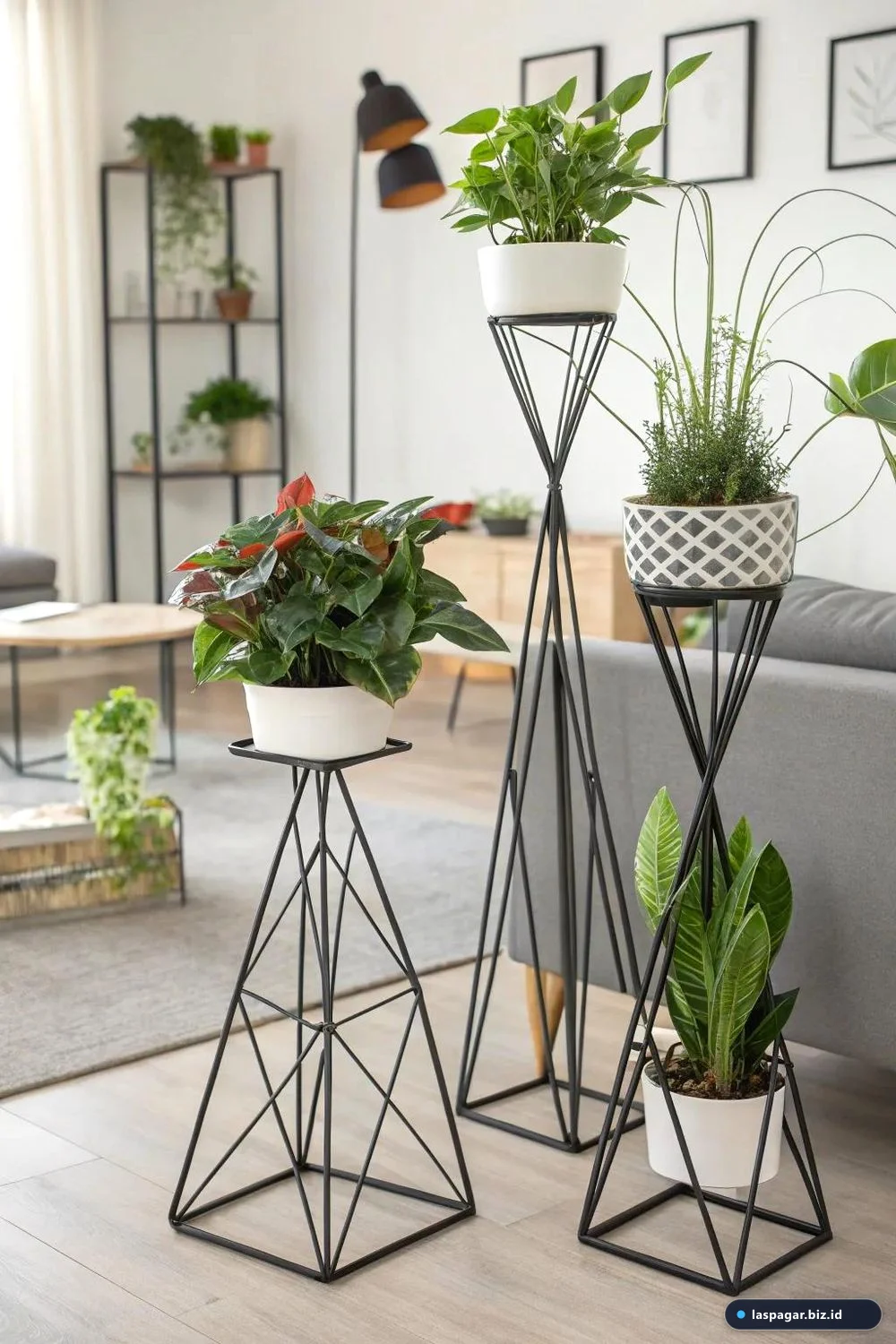 Koleksi model rak susun besi bunga hias indoor estetik