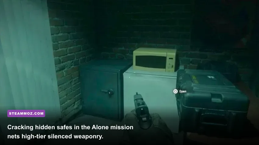 Player opening the locked safe in the Alone mission of Modern Warfare 2