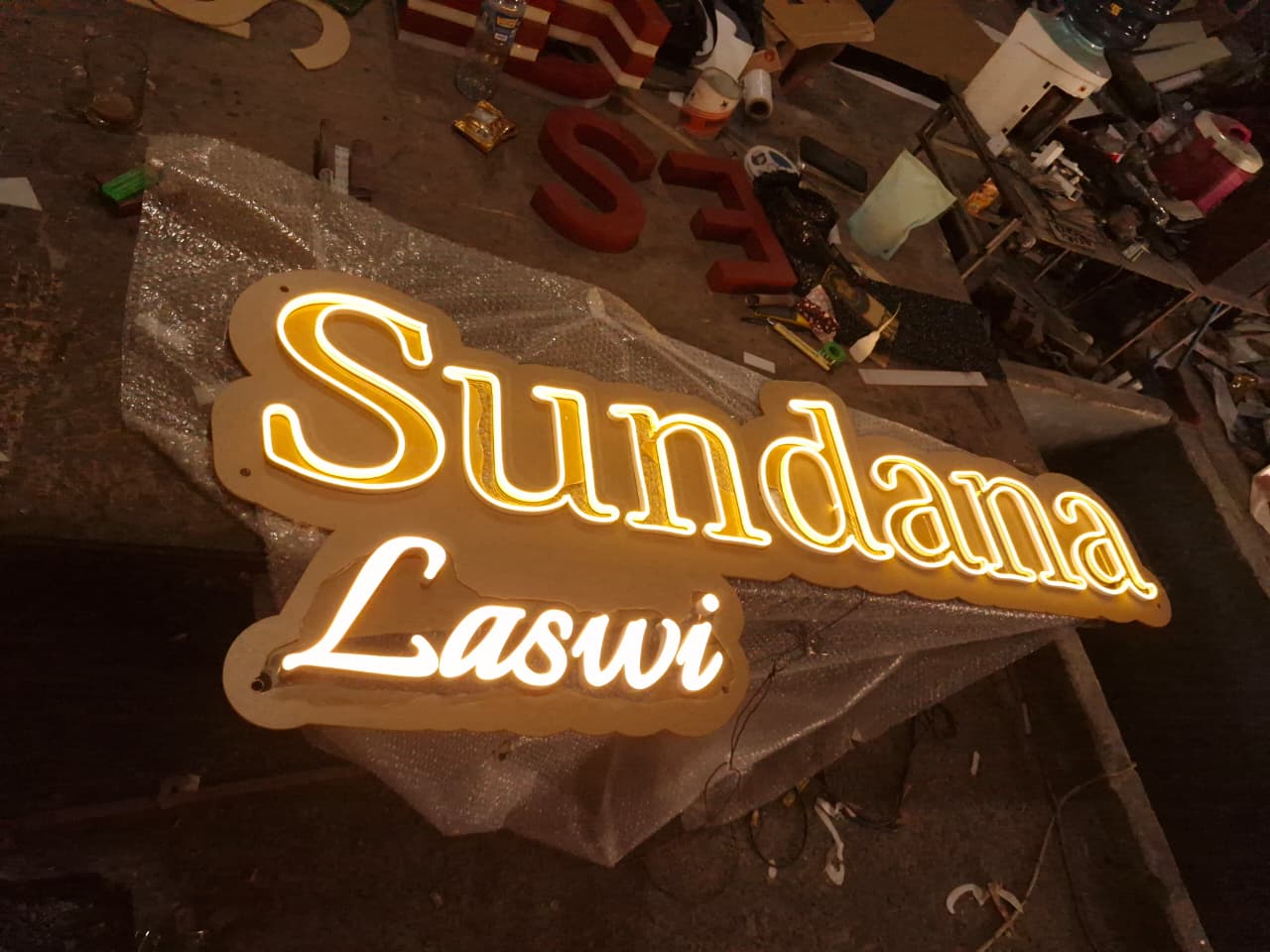Neon Flex hasil pengerjaan Neonika Advertising Bandung 2