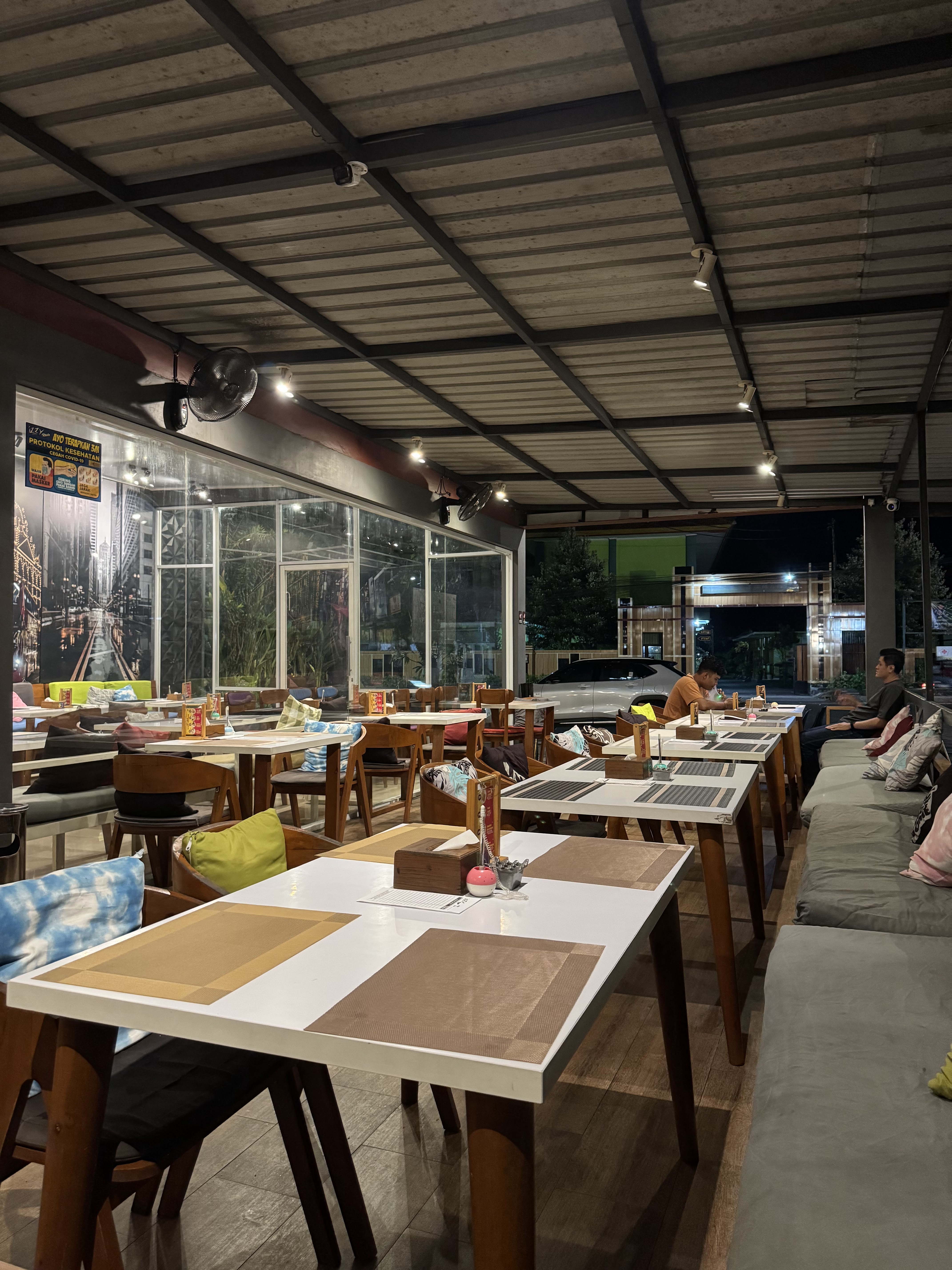 Izzy Resto Negara