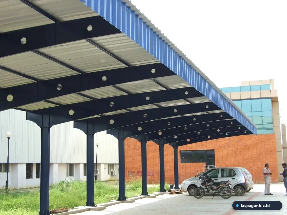 Tiang rangka besi penyangga beban kanopi carport outdoor