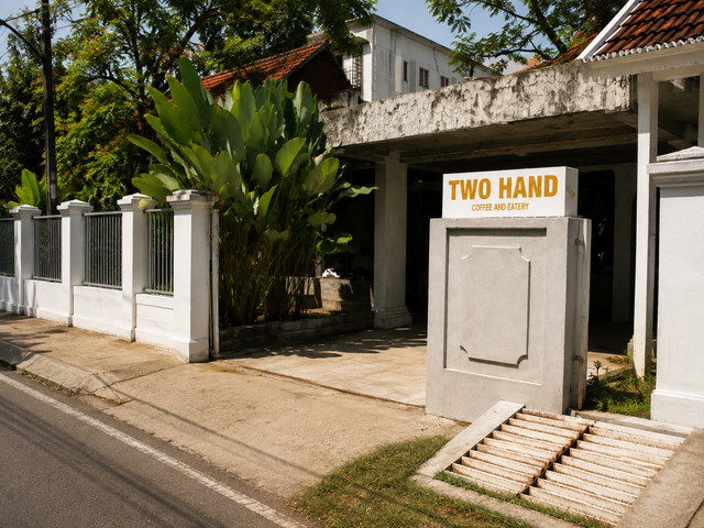 Twohand coffee