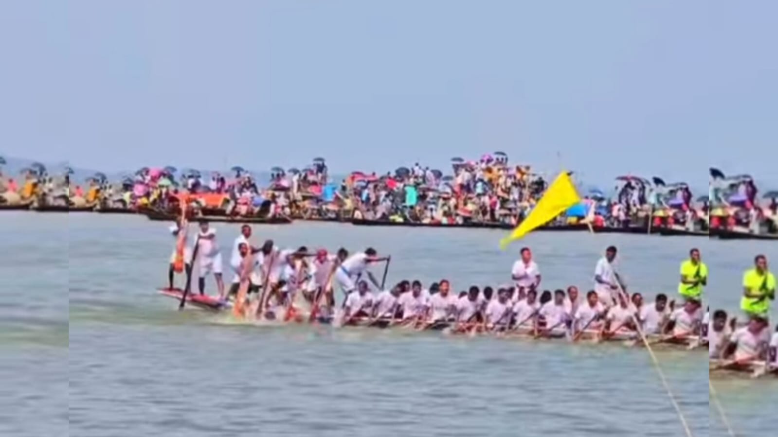 ইটনায় গ্রাম-বাংলার ঐতিহ্যবাহী নৌকা বাইচ অনুষ্ঠিত