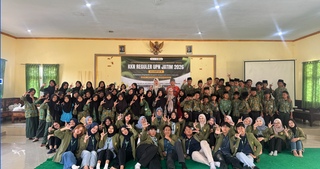 Edukasi Sejak Dini, Kelompok 16 KKN SDGs UPN “Veteran” Jawa Timu Gandeng Puskesmas Bagikan Ilmu terkait Pertolongan Pertama di MTS Raden Rahmat