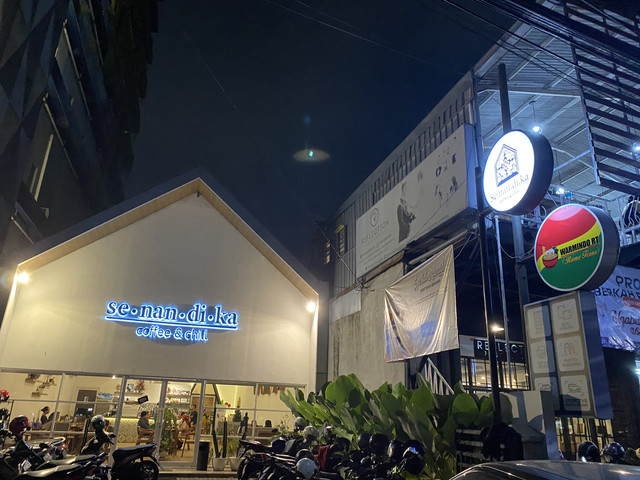 Senandika Coffee & Chill