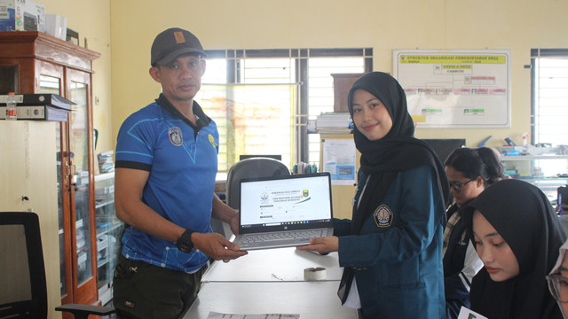 Mahasiswa KKN Undip Susun Form Monitoring Insinerator untuk Dukung Pengelolaan Sampah Berkelanjutan di Desa Sembojo