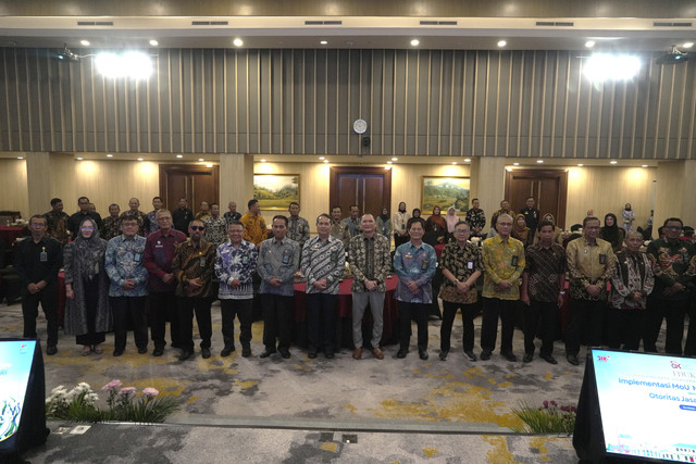 Ketua PA Surabaya Ikuti Sosialisasi dan Edukasi OJK Perkuat Pemahaman Hukum Ekonomi Syariah