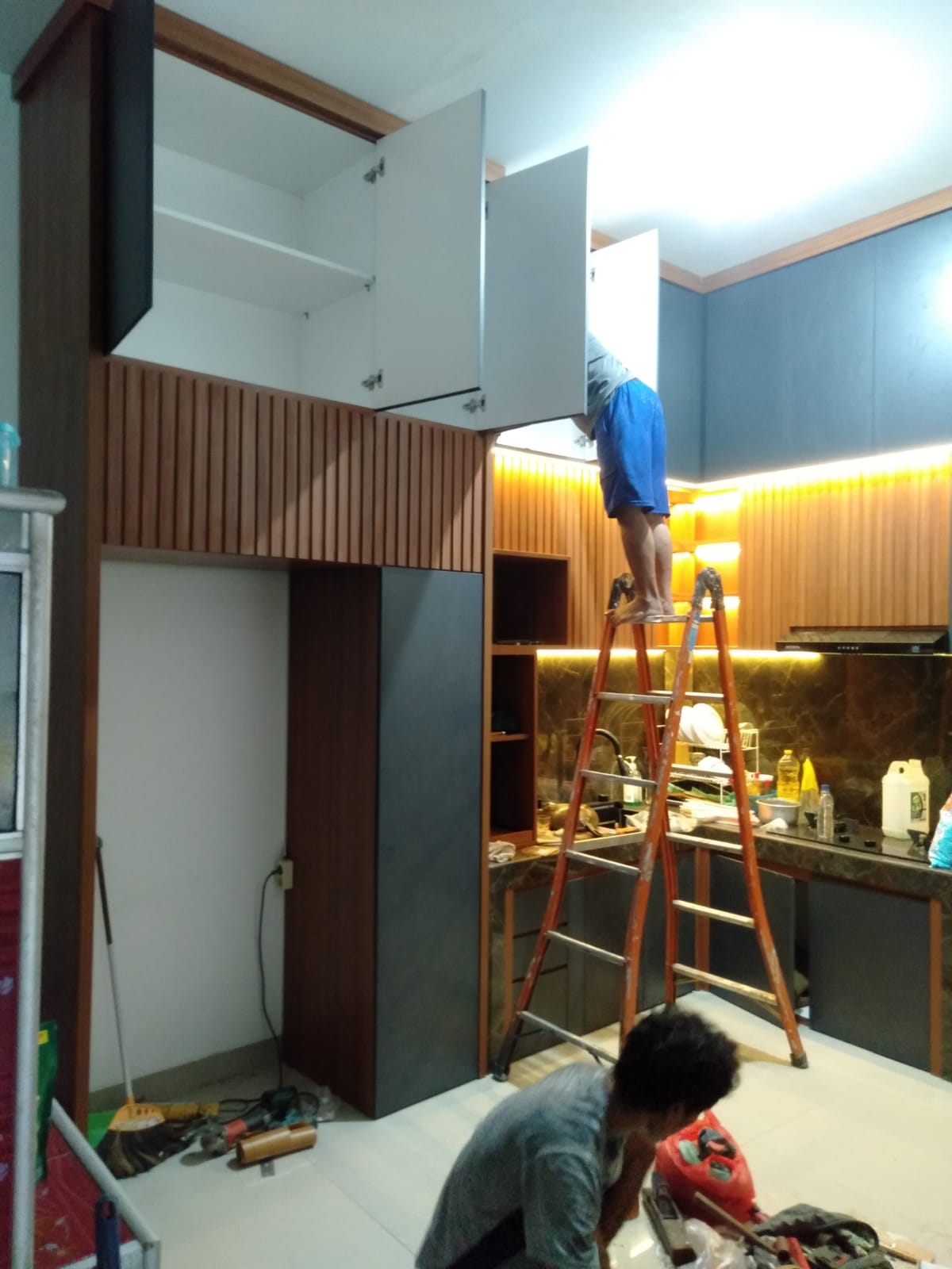 Kitchen Set custom hasil pengerjaan Sofa Depok by Yenia