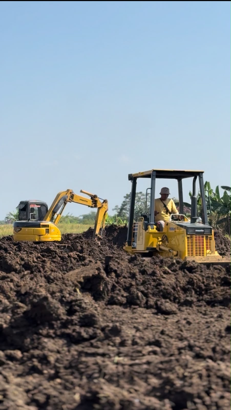 Penataan lahan sawah dengan alat berat CV GN PUTRA