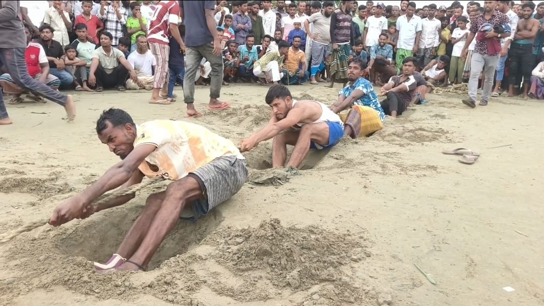 ইটনায় ঐতিহ্যবাহী গ্রামীণ রশি টানাটানি খেলা অনুষ্ঠিত