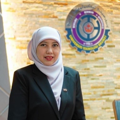 Portrait of Dr. Fadzliwati Mohiddin