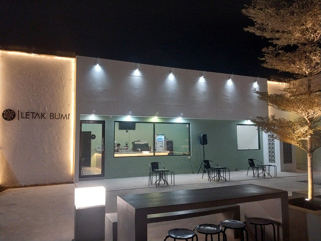 Letak Bumi coffee & space
