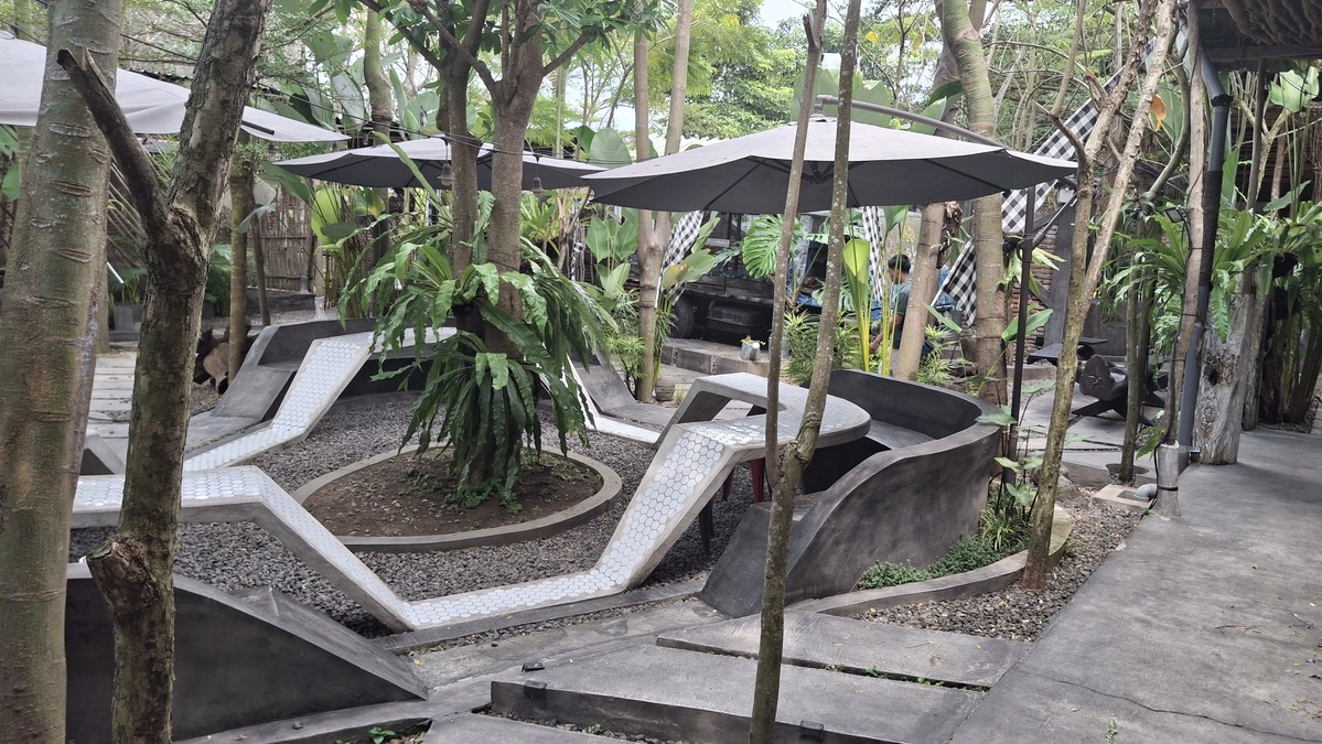 Keshini Restaurant Cafe Blitar