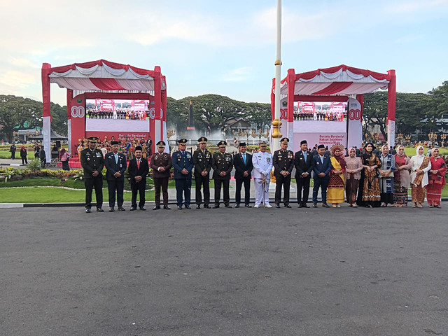 Upacara-penurunan-bendera-2