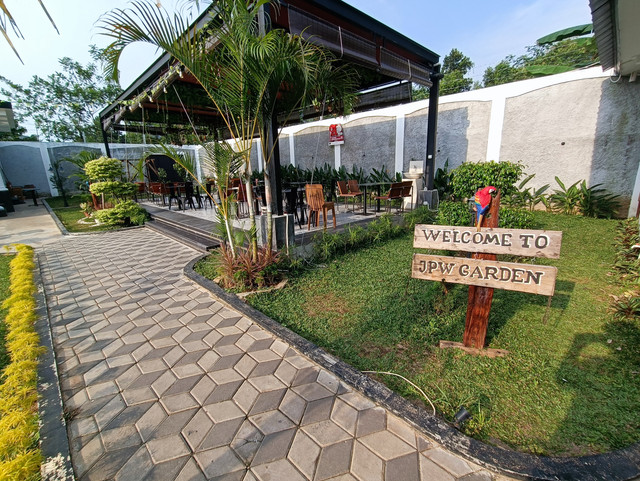 JPW Cafe & Garden
