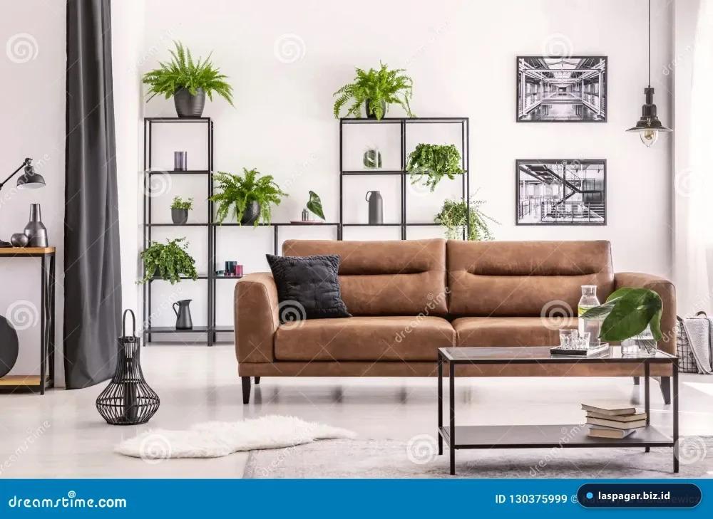 tips penataan tanaman hias pada standing pot besi di ruang tamu