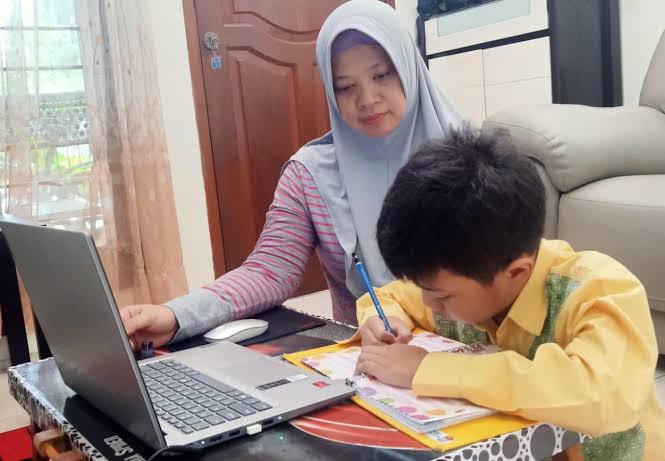 Tips Mendampingi Anak Belajar di Rumah dengan Efektif