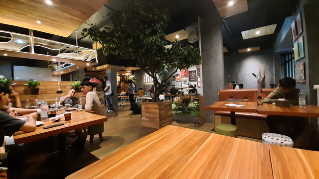 Loteng Cafe Modernland