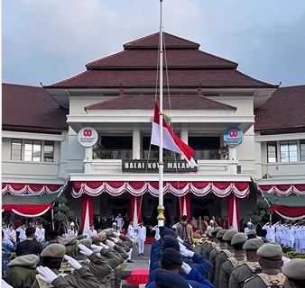Upacara-penurunan-bendera-1