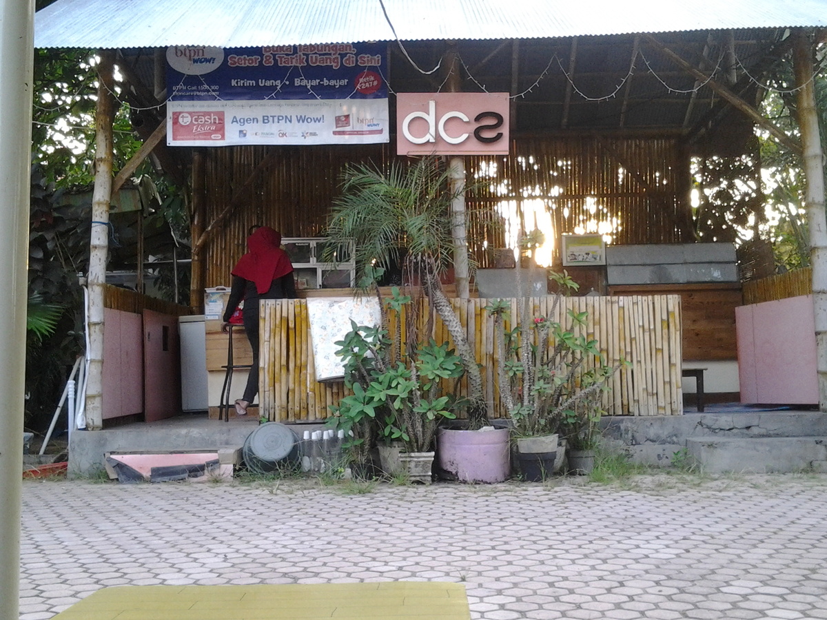 DC2 Cafe & R3sto
