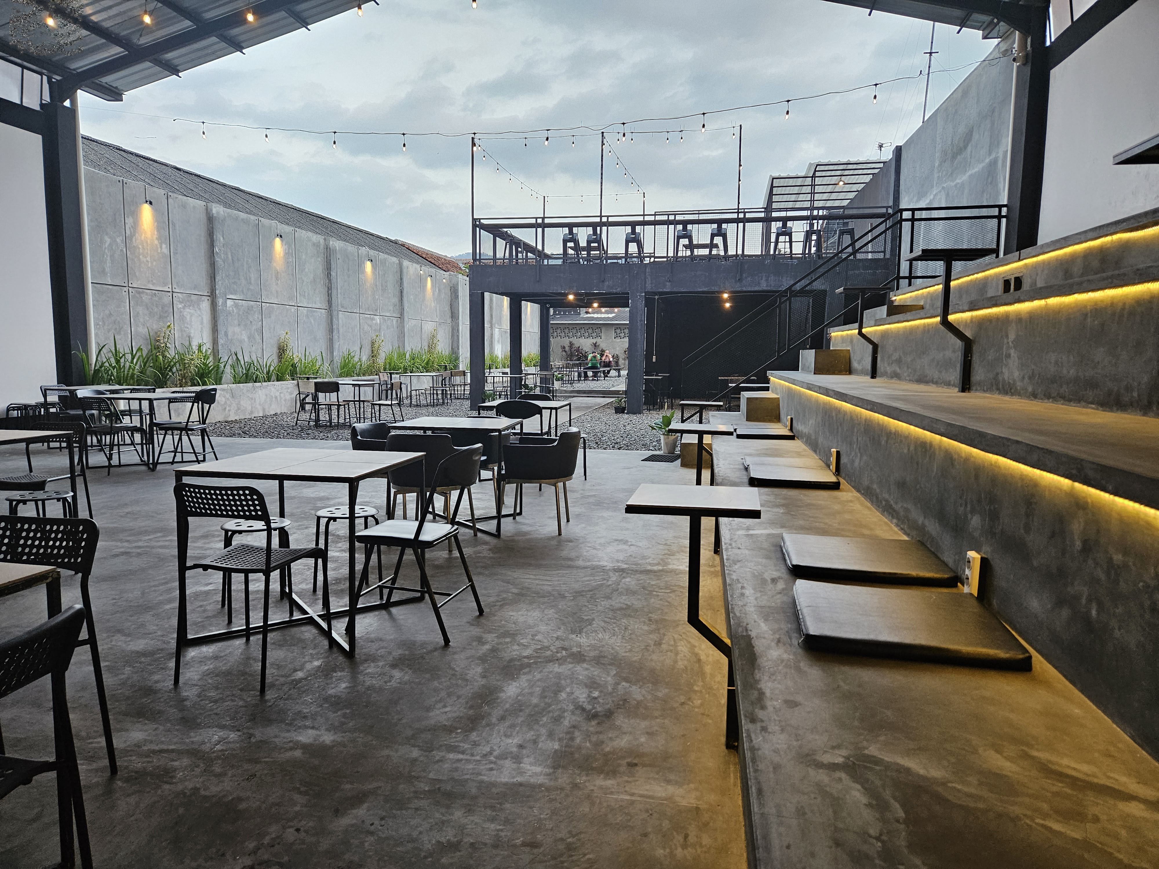 Padhang Wulan Coffee and Eatery
