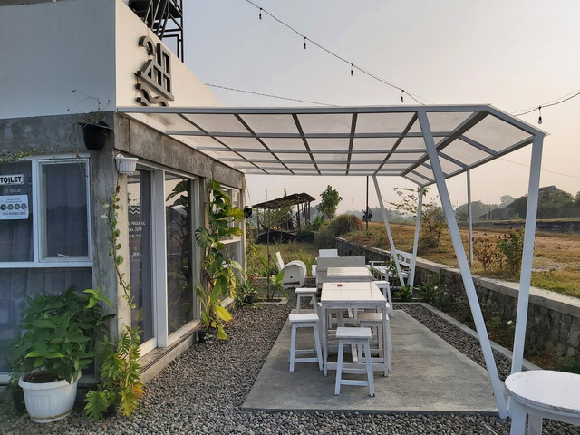 Rumah Pinggir Kali (Riverside Park & Kitchen)