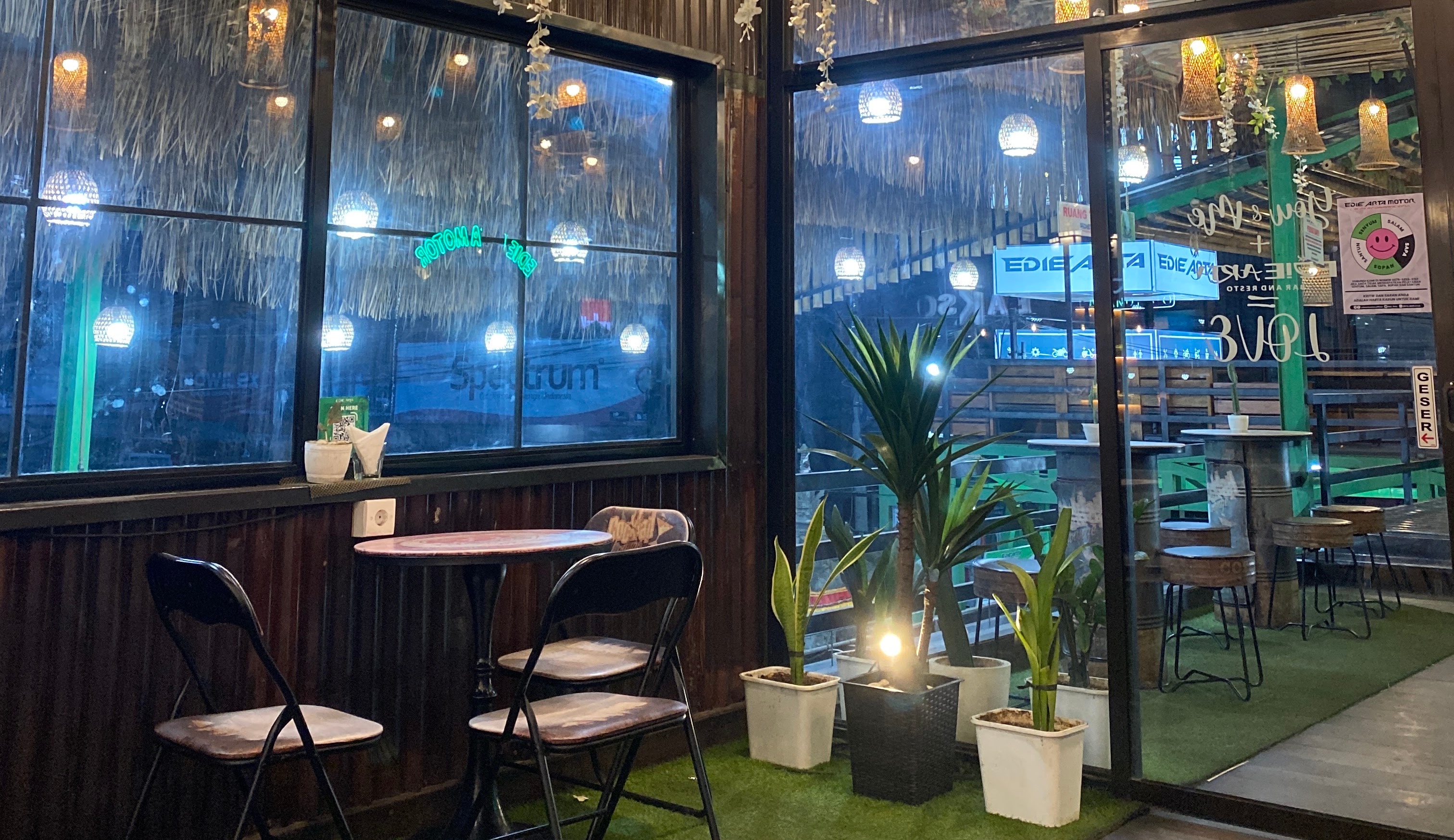 Edie Arta Cafe Bar & Resto Singaraja