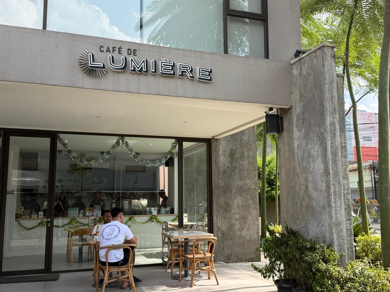 Cafe De Lumiere
