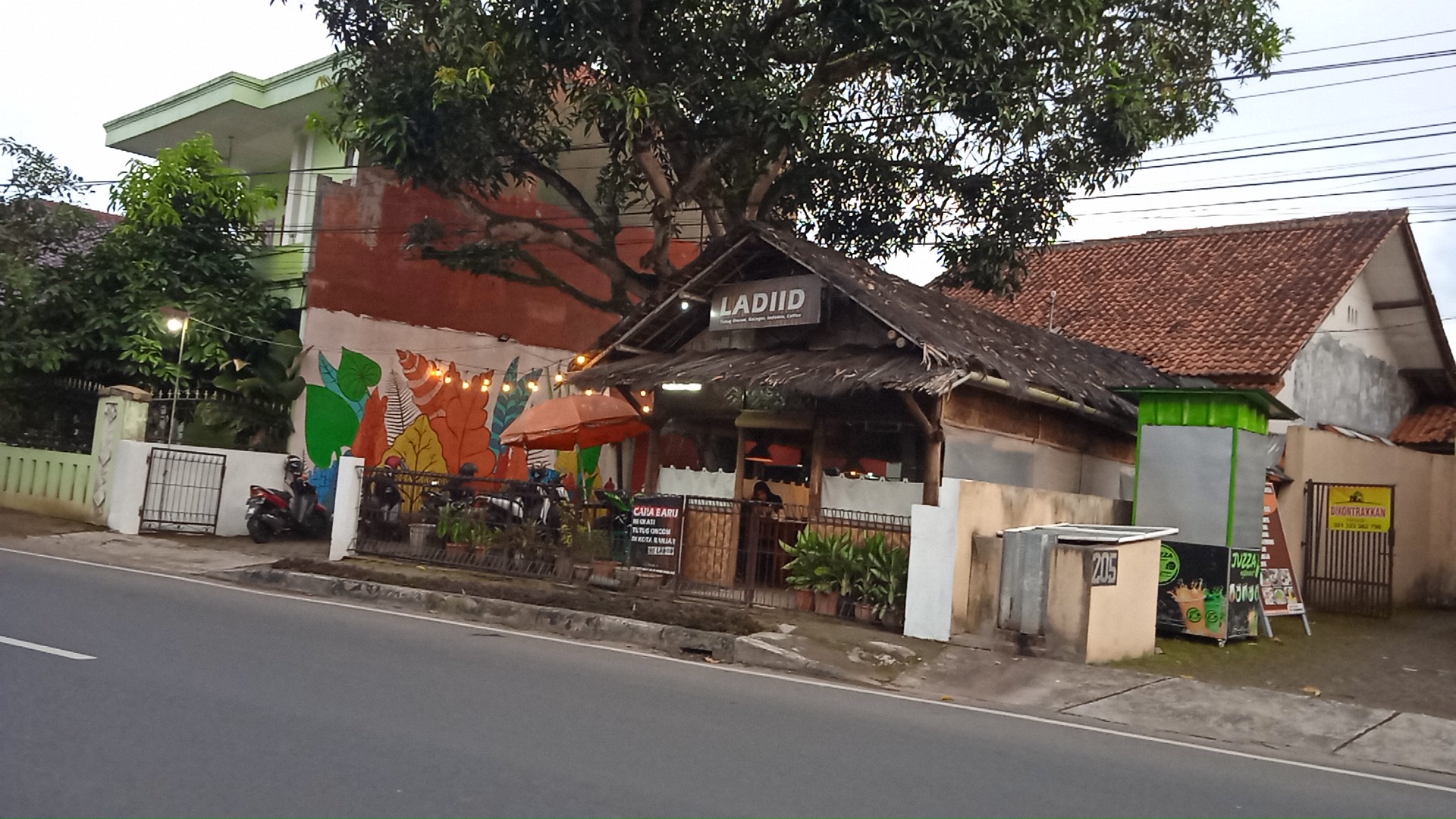 Ladiid cafe