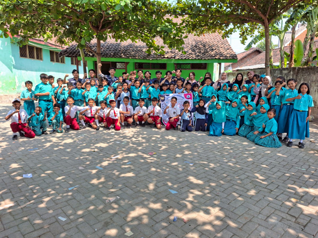 Mahasiswa KKNT UNESA Edukasi Siswa SDN 1 Tembarak lewat Program GASTOP