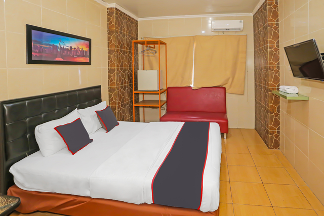 SUPER OYO Capital O 92676 Hotel Sion Holiday