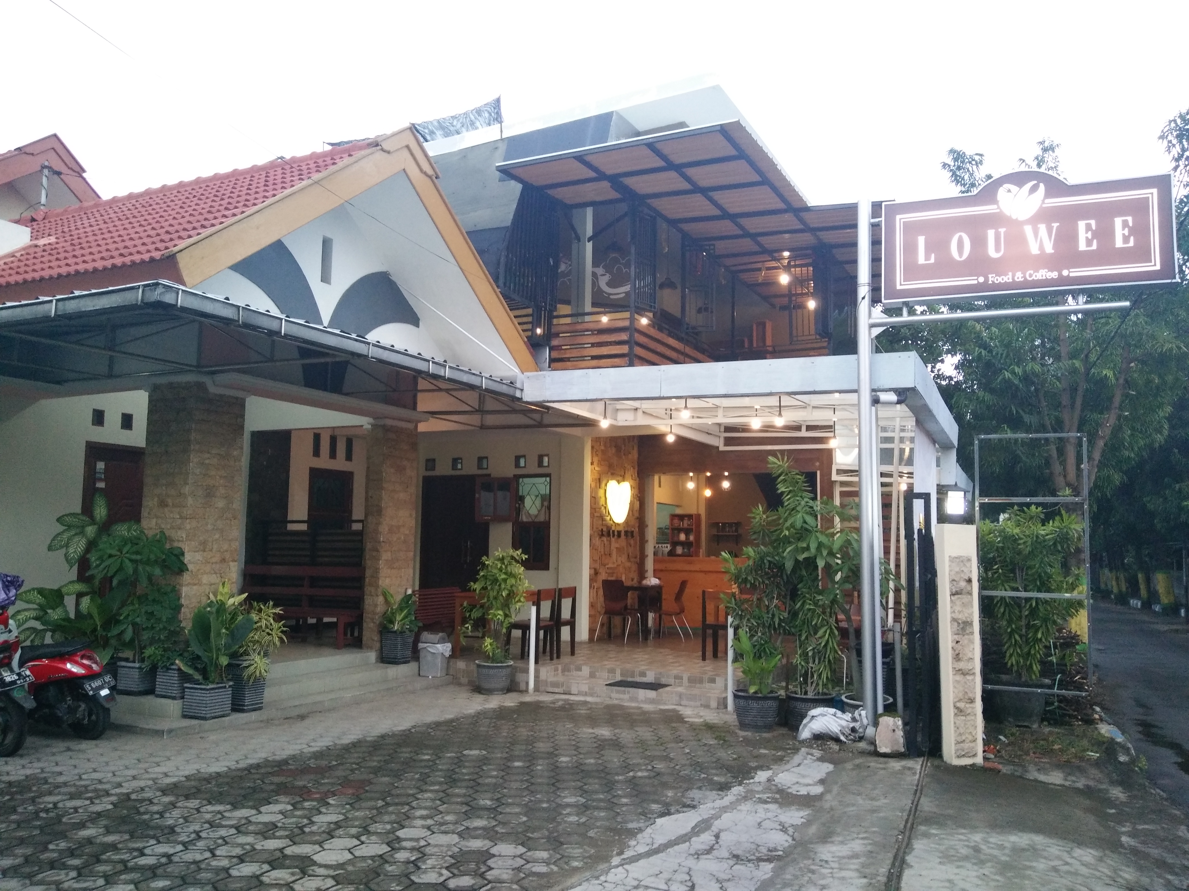 Louwee Food & Coffee