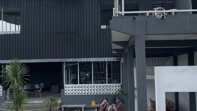 TW Cafe & Eatery