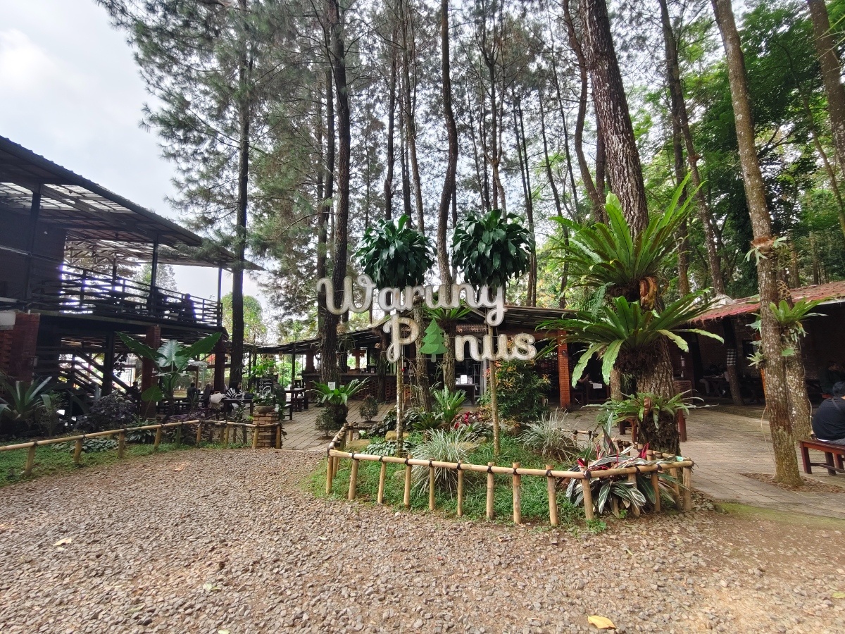 Warung Pinus | Restaurant & Glamping