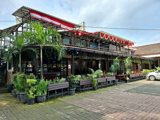 Simpang Luwe Cafe & Resto