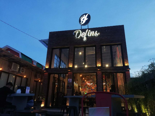 Defins Art Cafe