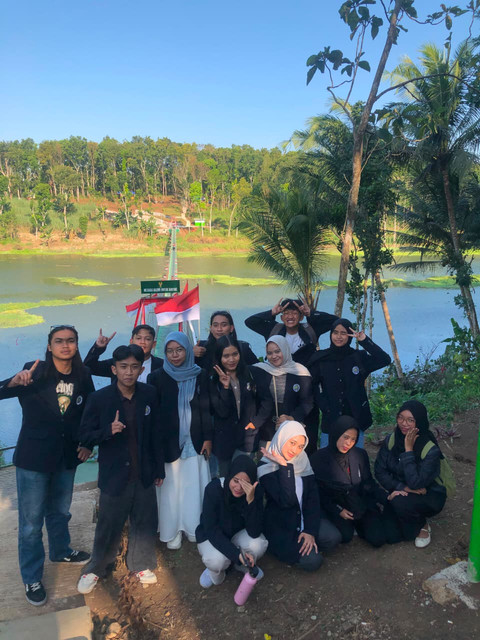 Geliat Mahasiswa UM BBM Desa Ternyang dalam Menata Potensi Wisata Jembatan Termangu