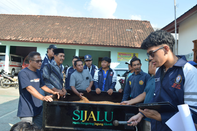 KKN-T IDBU 36 Universitas Diponegoro Implementasi Flat Bed Dryer Jagung: Pendampingan SOP GAPOKTAN Desa Kluwih
