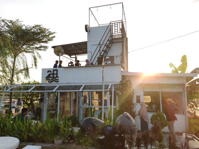 Rumah Pinggir Kali (Riverside Park & Kitchen)