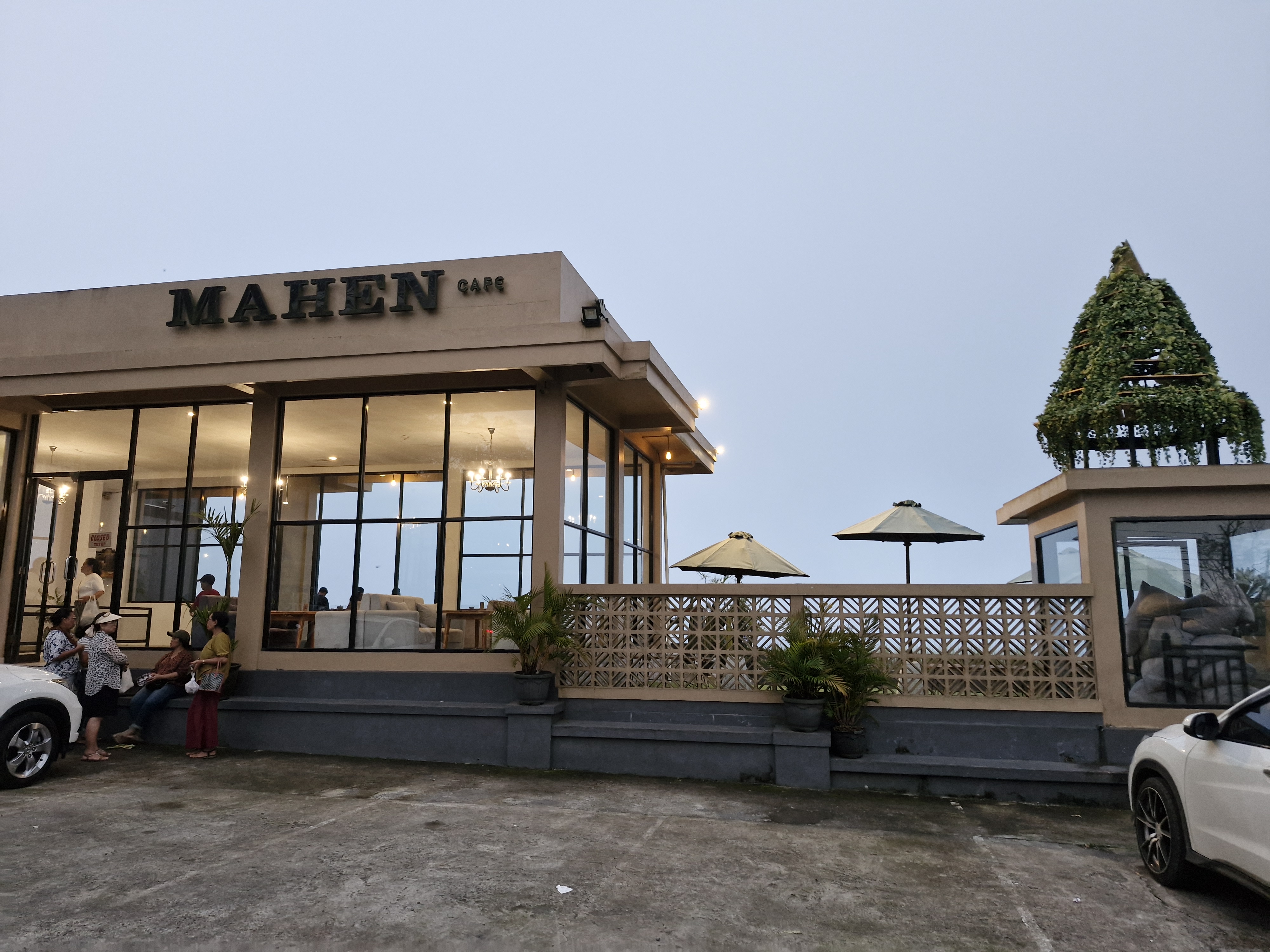 Mahen Cafe